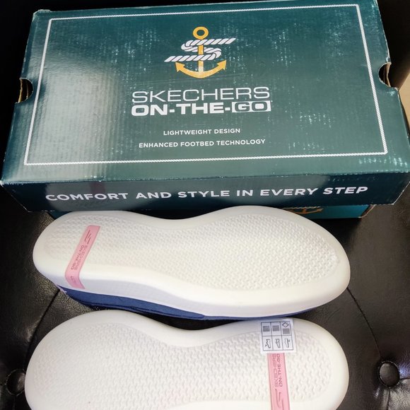 Skechers Women Size 6 Ultra Go Slip On Boat Shoes in Navy, BNIB - Picture 4 of 4